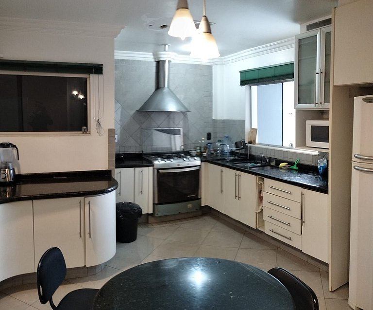 República Med Mansão Quarto 4 - Compartilhado Feminino